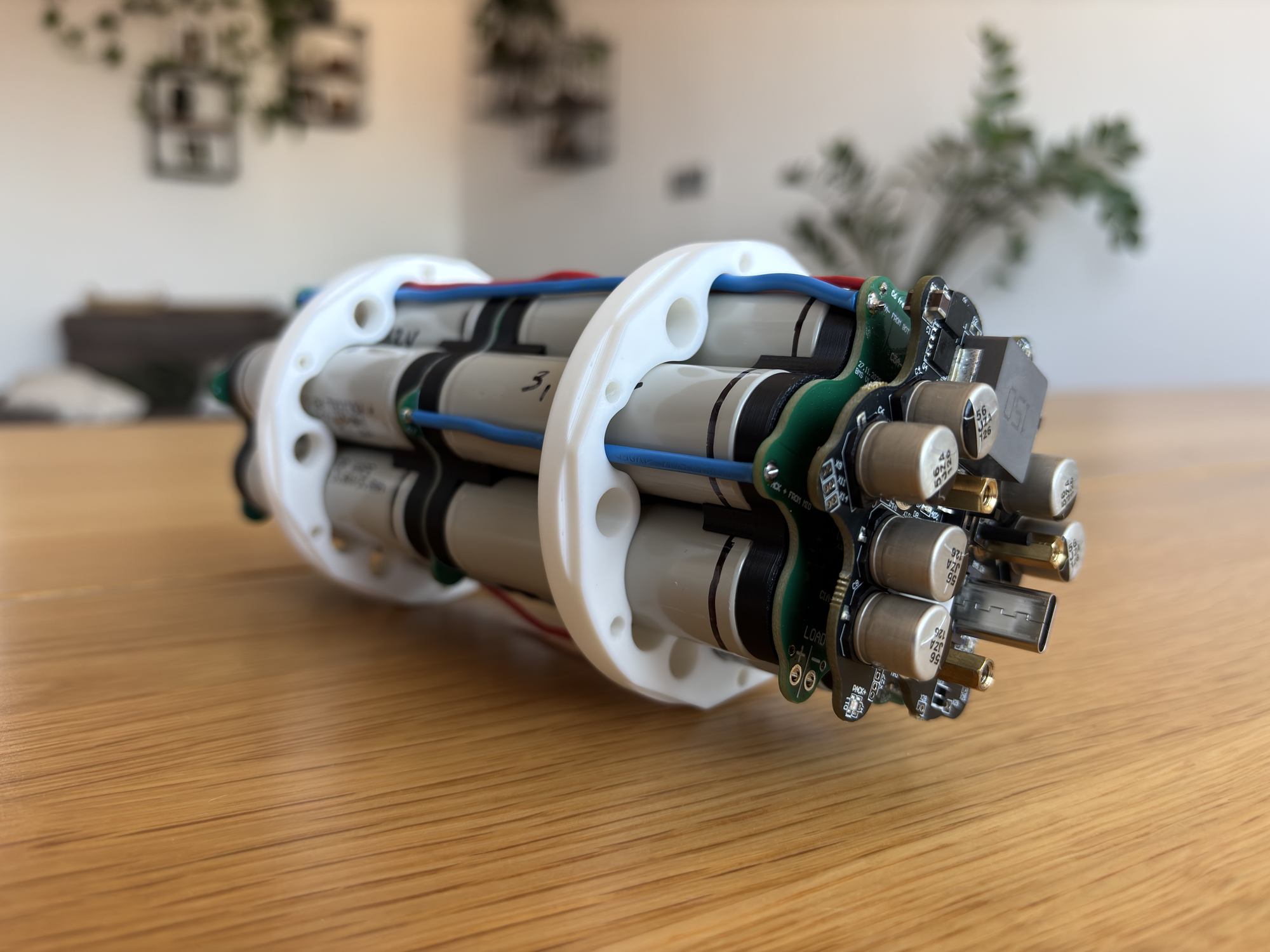 Two-level 21700 cell battery pack for an ultra-compact deep-sea light